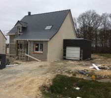 La garage nous a sembl&eacute; fonc&eacute; au debut.....