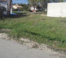 Le terrain situ&eacute; a Vernegues