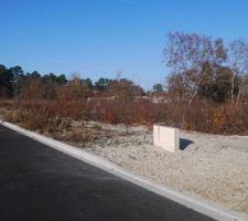 Terrain &agrave; l'&eacute;tat brut.