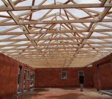 Et voil&agrave; la chrapente avec entretoises l&agrave; ou on les voulait