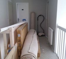 Un peu le foutoir sur le palier...