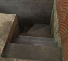 Escalier béton pour accès au sous-sol