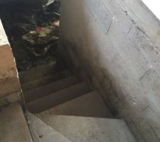 Escalier béton pour accès au sous-sol