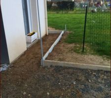 Enelevements des cailloux decoratif + decaissement + mise en place des bordures suppl&eacute;mentaire en attente de l'enrob&eacute; &agrave; chaud :-)