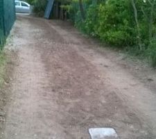 Travaux à notre charge - Mise en place des regards après avoir passé les gaines et remise en place des terres - Bon travail du terrassier