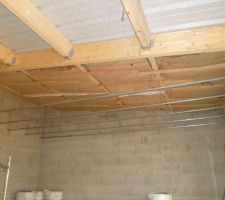 Début de l'isolation du plafond