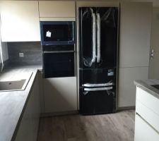 Cuisine finalisée mais manque 4 meubles de rangement en haut des colonnes et le robinet