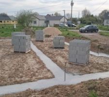 Livraison des agglos/sable/cailloux pour le vide technique