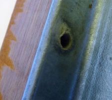 Balcon façade Ouest, étape 1 : pose des lambourdes
 trou sous l'armature pour la vis en inox