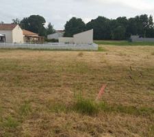 Le projet a commenc&eacute; en mai 2015 avec le choix du terrain... un terrain avec tout &agrave; l?&eacute;gout, bien orient&eacute; et de forme rectangulaire.
