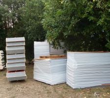 Les panneaux isolants qui viennent d'&ecirc;tre livr&eacute;s (murs 120 mm et toiture 220)