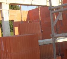On vois bien le vide sanitaire sur la totalit&eacute; de la chape terrasse inclus