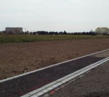 Les Routes et les trottoirs ont apparu....la fin approche à grand pas