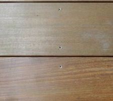Plancher du balcon
vis bien alignées