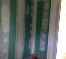 Démontage d'une cloison de 85 cm dans douche italienne pour mettre paroi en verre