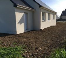 Mise en forme du terrain (arri&egrave;re de la maison)
