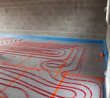 Chauffage au sol. Partie entrée et cuisine