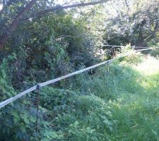 Tout au fond ! va falloir débroussaillé tous ça ! lol