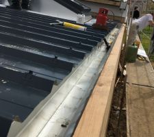 Gouttiere en aluminium cachée dans l'ossature bois