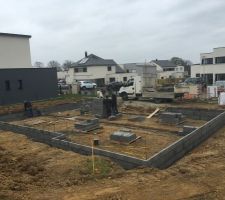 2 rangs de vide sanitaire.