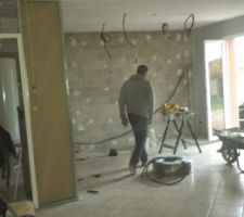 Une partie des cloisons terminés, création des sorties pour les futures spot
