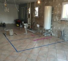 Délimitation des futures cloisons SDB WC buanderie chambre de jeux