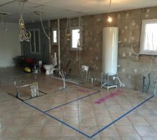 Délimitation des futures cloisons SDB WC buanderie chambre de jeux