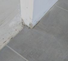 J'avais pr&eacute;cis&eacute; &agrave; mon constructeur que je ne souhaitais pas poser de plinthe et donc une finition qui s'impose pour cela. Mais j'ai droit &agrave; cela.