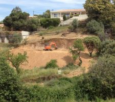 Terrassement, jour 4 : plateforme finie, chemin formé, mise à niveau