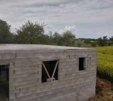 Dalle &eacute;tage coul&eacute;e