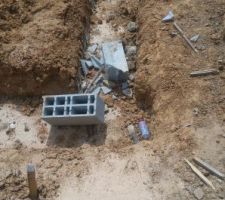 Parpaing jeter au sol ?