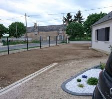 Aplanissement du terrain et pelouse