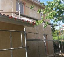 1ere couche d'enduit= couleurs des mod&eacute;natures
sable d'ath&egrave;nes