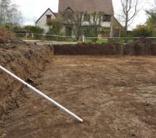Terrassement du pavillon par l'entreprise Meneau Gerin
Profondeur : 1,20 m
Cubage de terre enlevé : 350 m3