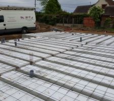 El&eacute;vation des 6 rang&eacute;es de parpaing pour le vide sanitaire + coulage de la dalle