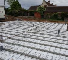 El&eacute;vation des 6 rang&eacute;es de parpaing pour le vide sanitaire + coulage de la dalle