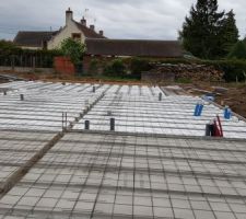 El&eacute;vation des 6 rang&eacute;es de parpaing pour le vide sanitaire + coulage de la dalle