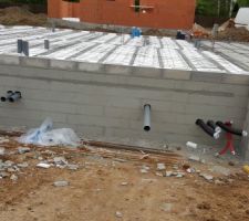 El&eacute;vation des 6 rang&eacute;es de parpaing pour le vide sanitaire + coulage de la dalle