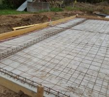 El&eacute;vation des 6 rang&eacute;es de parpaing pour le vide sanitaire + coulage de la dalle