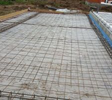 El&eacute;vation des 6 rang&eacute;es de parpaing pour le vide sanitaire + coulage de la dalle