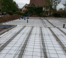 El&eacute;vation des 6 rang&eacute;es de parpaing pour le vide sanitaire + coulage de la dalle