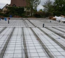 El&eacute;vation des 6 rang&eacute;es de parpaing pour le vide sanitaire + coulage de la dalle