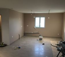 Peinture sol et arrivée d'eauterminée pour le coin cuisine
