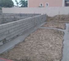 Fondation de limite separative . et la maison voisine en est a la construction du vide sanitaire