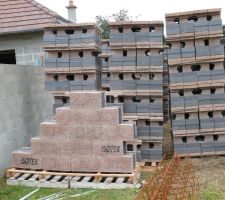 Exemple de mur sur palette, le mur n'est pas de niveau