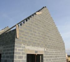 Pignons terminés et etayés.