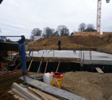 Une semaine après le démarrage des travaux la dalle est terminée.
