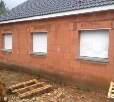 Pose des trois fenêtres de chambres