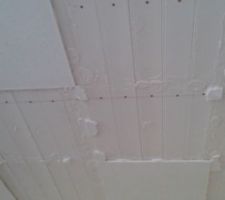 Dalles plafond cuisine, on enl&egrave;ve...