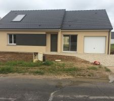 Maison avec le chemin d'accès